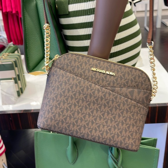 MICHAEL KORS
Jet Set Travel Medium Logo Dome Crossbody Bag
NWT - Picture 15 of 16